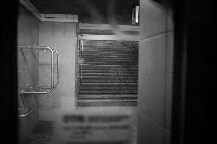 blurry view through the elevator window
