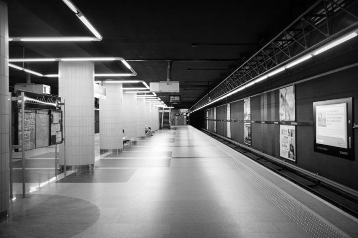 Symmetry - Metro Świętokrzyska platform.