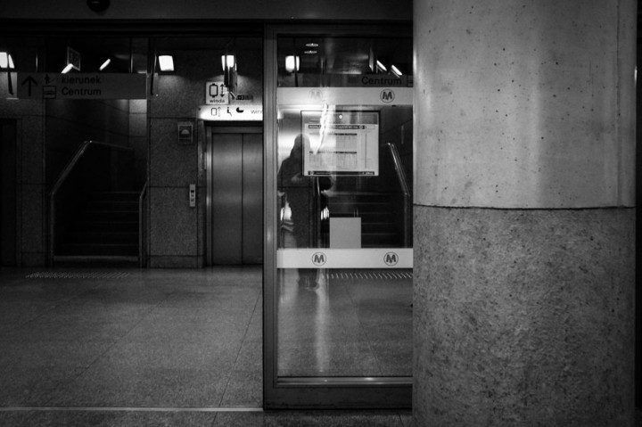 Plac Wilsona metro station - relfections in the entrance door