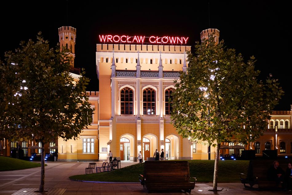 Wrocław Główny from the front.