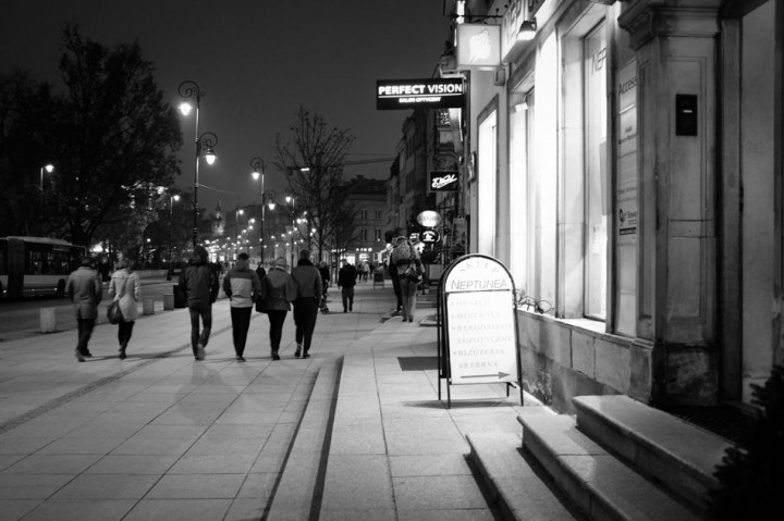 walking along the Krakowskie Przedmieście Street